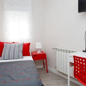 Pokój prywatny do wynajęcia za 590 € miesięcznie w mieście Madrid, Calle Berruguete