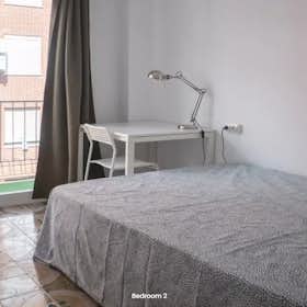 Private room for rent for €375 per month in Valencia, Calle Manzanera