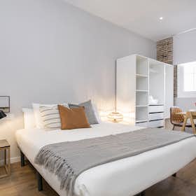 Apartment for rent for €2,100 per month in Barcelona, Carrer de la Lluna