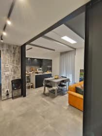 私人房间 正在以 €1,150 的月租出租，其位于 Imola, Via Giovanni Verga