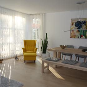 Apartment for rent for €1,950 per month in Berlin, Toni-Lessler-Straße