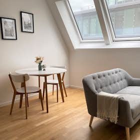 Apartment for rent for €2,000 per month in Vienna, Quellenstraße