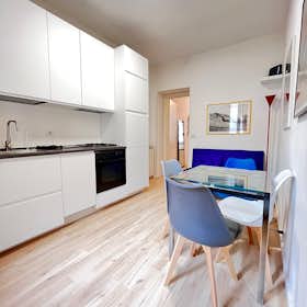 Apartment for rent for €1,800 per month in Milan, Via Giuseppe Ripamonti