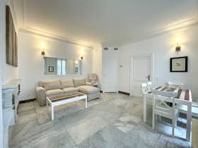 Apartment for rent for €2,400 per month in Madrid, Calle de Alcalá