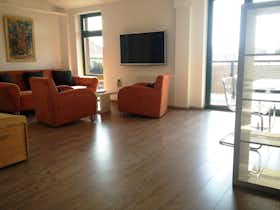 Appartement te huur voor € 1.495 per maand in Niederorschel, Bahnhofstraße