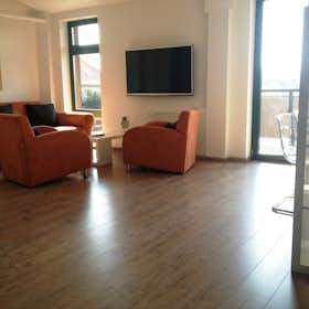 Lägenhet att hyra för 1 495 € i månaden i Niederorschel, Bahnhofstraße