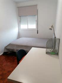 私人房间 正在以 €450 的月租出租，其位于 Oeiras, Praceta Gonçalves Zarco
