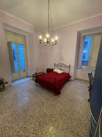 Private room for rent for €550 per month in Naples, Piazza Vincenzo Bellini