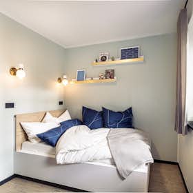 单间公寓 正在以 €1,000 的月租出租，其位于 Berlin, Pestalozzistraße