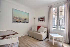 Studio for rent for €1,220 per month in Paris, Rue des Renaudes