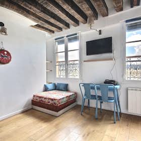 Studio for rent for €1,642 per month in Paris, Rue Mondétour