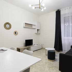 Apartment for rent for €1,500 per month in Monza, Via Giacomo Puccini