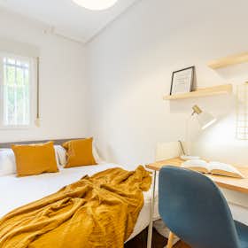 Private room for rent for €660 per month in Madrid, Pasaje de la Moraleja de Enmedio
