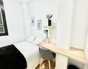 Private room for rent for €700 per month in Madrid, Calle de Don Ramón de la Cruz