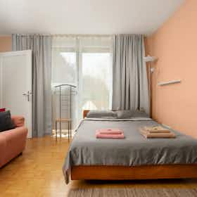 Appartement te huur voor € 1.000 per maand in Ljubljana, Streliška ulica