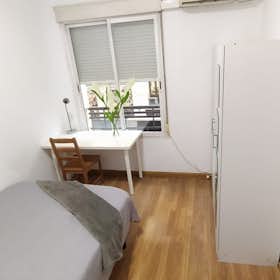 Private room for rent for €690 per month in Madrid, Calle de Ferraz