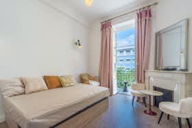 Appartement te huur voor € 1.500 per maand in Nice, Rue Thaon de Revel