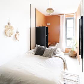 Private room for rent for €800 per month in Paris, Rue Cesaria Évora