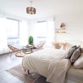 Private room for rent for €1,090 per month in Paris, Rue Cesaria Évora