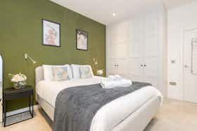 公寓 正在以 £3,261 的月租出租，其位于 St Albans, Grosvenor Road