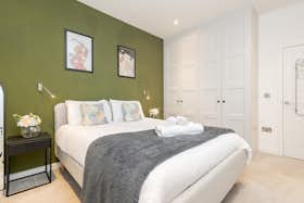 公寓 正在以 £3,255 的月租出租，其位于 St Albans, Grosvenor Road