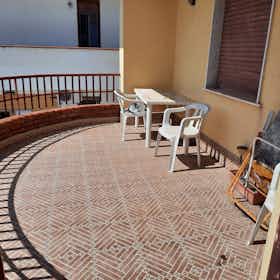 Отдельная комната сдается в аренду за 600 € в месяц в Catania, Stradale Di Primosole