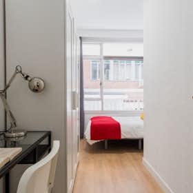 Private room for rent for €600 per month in Madrid, Calle de Martín de los Heros