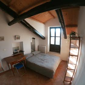 Apartment for rent for €750 per month in Turin, Via Giuseppe Mazzini