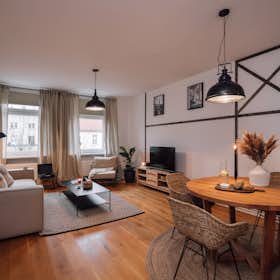 Apartment for rent for €2,590 per month in Berlin, Beusselstraße