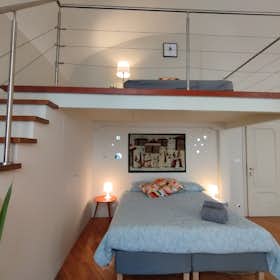 Private room for rent for €1,200 per month in Turin, Vicolo San Lorenzo