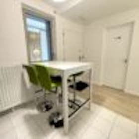 Private room for rent for €3,000 per month in Bagneux, Rue Assia Djebar