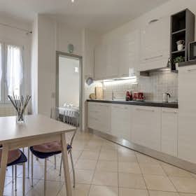 Apartment for rent for €2,000 per month in Florence, Piazza del Mercato Centrale
