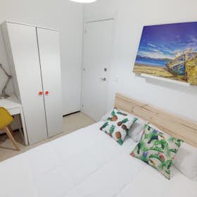 WG-Zimmer for rent for 230 € per month in Granada, Calle Mayor