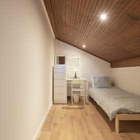 Private room for rent for €450 per month in Lisbon, Rua Carlos Malheiro Dias