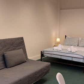 Private room for rent for €450 per month in Athens, Ithakis