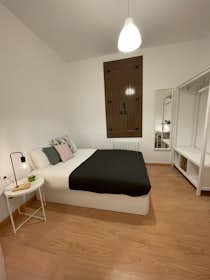Отдельная комната сдается в аренду за 550 € в месяц в Barcelona, Carrer Nou de la Rambla