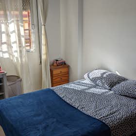 Private room for rent for €320 per month in Sevilla, Calle Diego Puerta