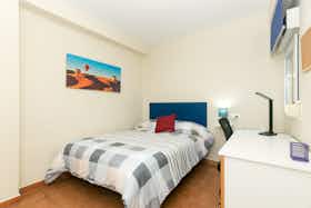 Private room for rent for €445 per month in Granada, Calle Gras y Granollers