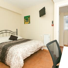 Private room for rent for €445 per month in Granada, Calle Gras y Granollers