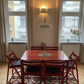 Apartment for rent for €1,490 per month in Vienna, Helblinggasse