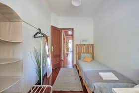 Private room for rent for €350 per month in Almada, Praça Capitães de Abril