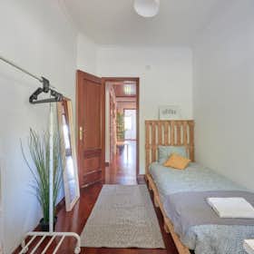 Private room for rent for €485 per month in Almada, Praça Capitães de Abril