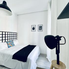 Private room for rent for €750 per month in Madrid, Calle del Divino Pastor
