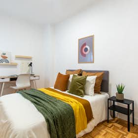 Private room for rent for €740 per month in Madrid, Calle de Ferraz