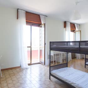 Спільна кімната за оренду для 250 EUR на місяць у Sesto San Giovanni, Via Carlo Marx