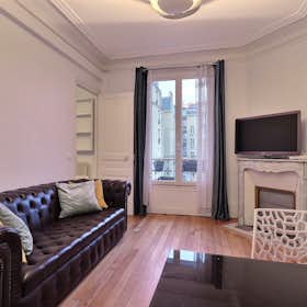 Apartment for rent for €1,908 per month in Vincennes, Passage Jean Bastide