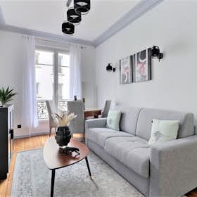 Apartment for rent for €2,428 per month in Neuilly-sur-Seine, Rue Garnier