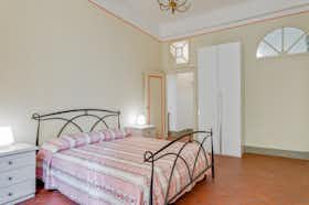 Apartamento para alugar por € 1.000 por mês em Lucca, Via Fillungo