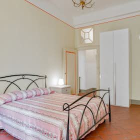 Apartamento para alugar por € 1.000 por mês em Lucca, Via Fillungo