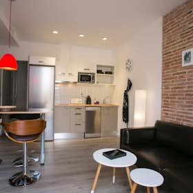 Apartment for rent for €4,000 per month in Barcelona, Carrer de l'Àliga
